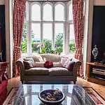 Lonsdale Retreat *