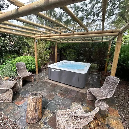 Lonsdale Retreat