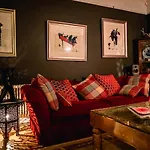 Lonsdale Retreat 펜리스