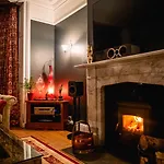 Lonsdale Retreat 펜리스