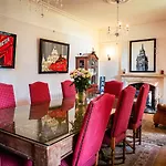 Lonsdale Retreat 펜션 *