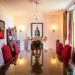 Lonsdale Retreat 펜션