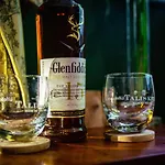 Lonsdale Retreat * 펜리스