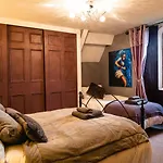 펜션 Lonsdale Retreat