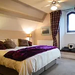 Lonsdale Retreat 펜션