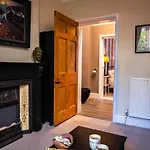 Lonsdale Retreat 펜리스