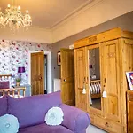 Lonsdale Retreat 펜션