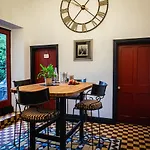 Lonsdale Retreat 펜리스