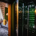 Lonsdale Retreat 펜션 *