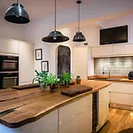 Lonsdale Retreat 펜션