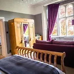 Lonsdale Retreat 펜리스