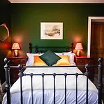 Lonsdale Retreat 펜리스