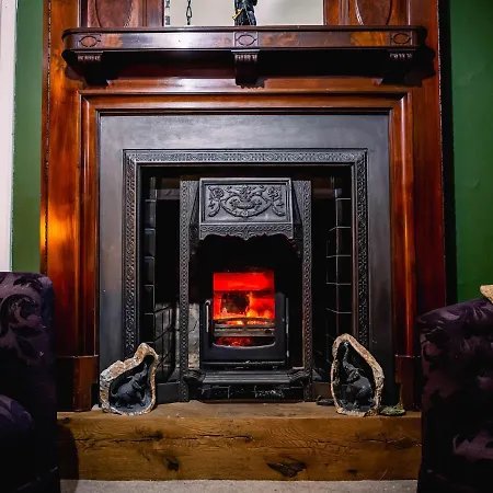 بيت للعطل Lonsdale Retreat *