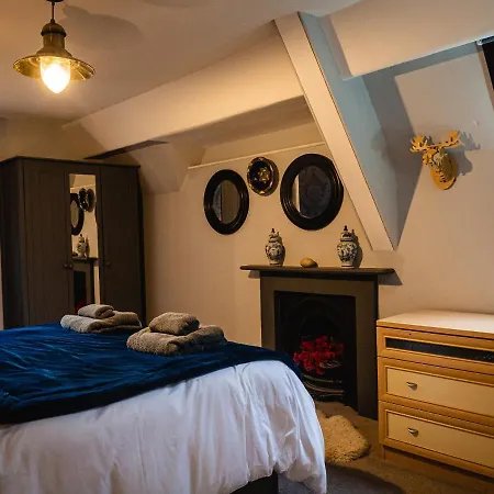 Lonsdale Retreat *